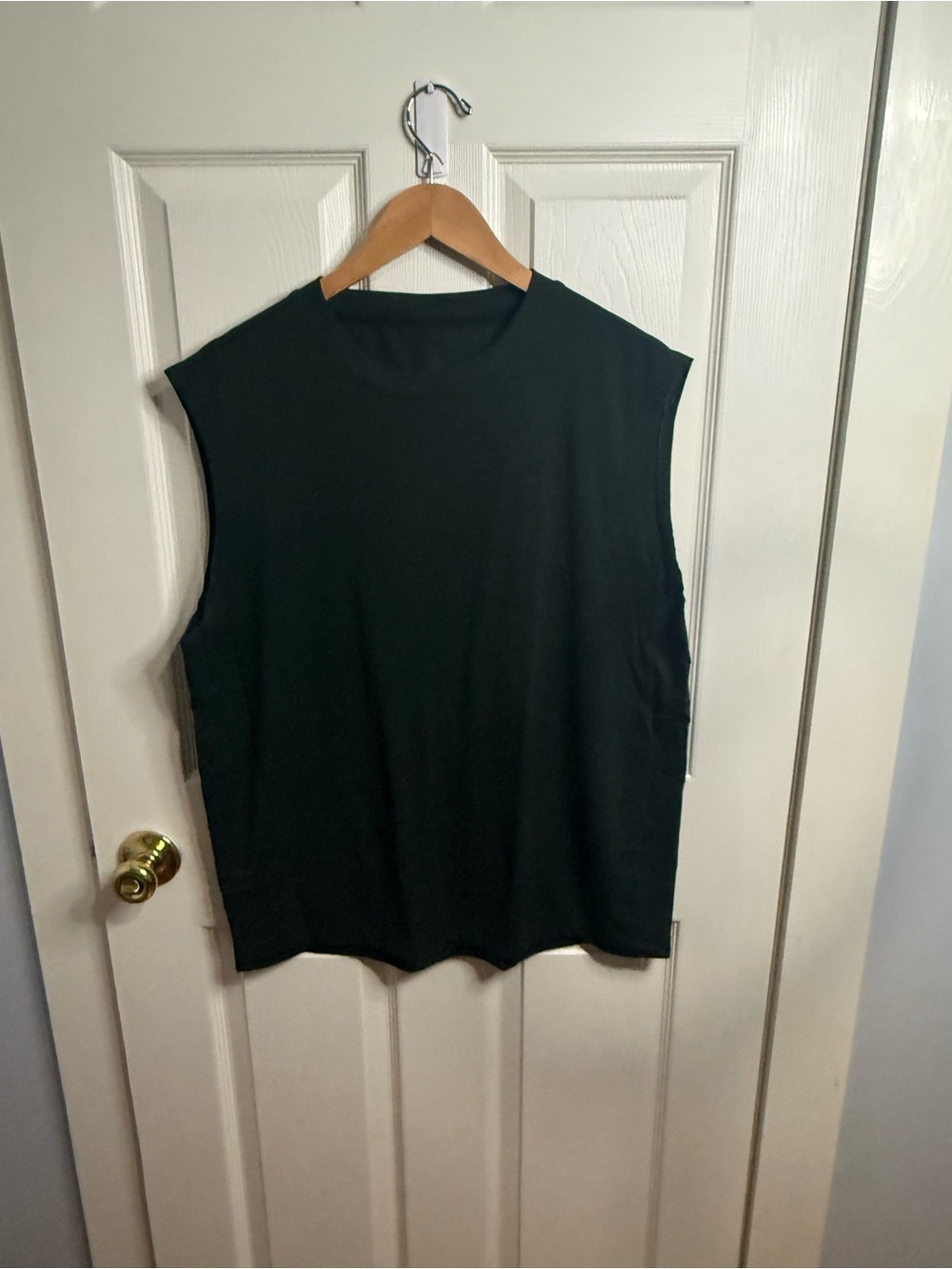 LULULEMON Men’s Sleeveless EasySet training tee - Picture 2 of 3
